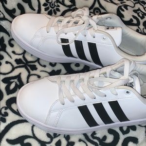 Adidas baselines in white/black